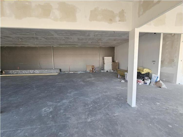 Spațiu industrial, de 2,300 mp, în Cristești