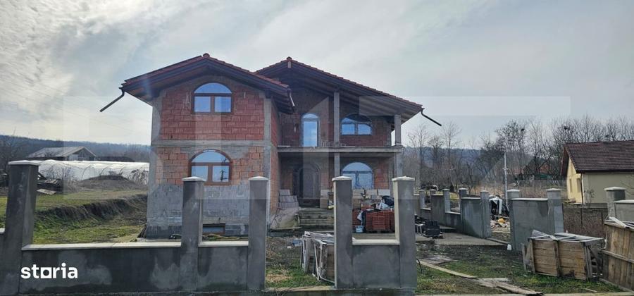 Casă cu 4 camere în Criș