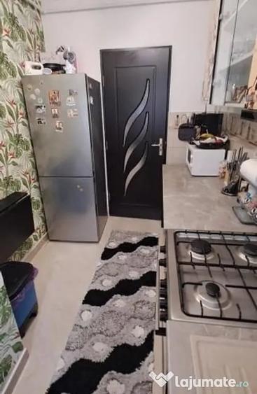 Apartament cu 3 camere semidecomandat în Tătărași
