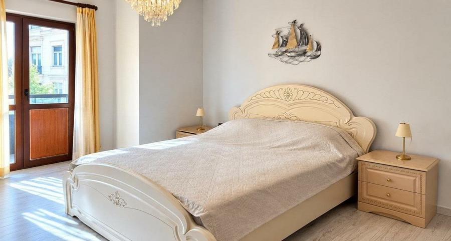 Apartament cu 2 camere semidecomandat, mobilat în Moșilor