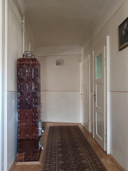 Casă cu 2 camere cu Garaj în Central