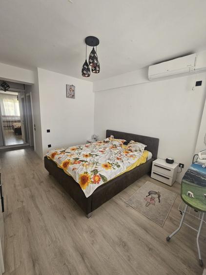 Apartament cu 3 camere decomandat în Olteni
