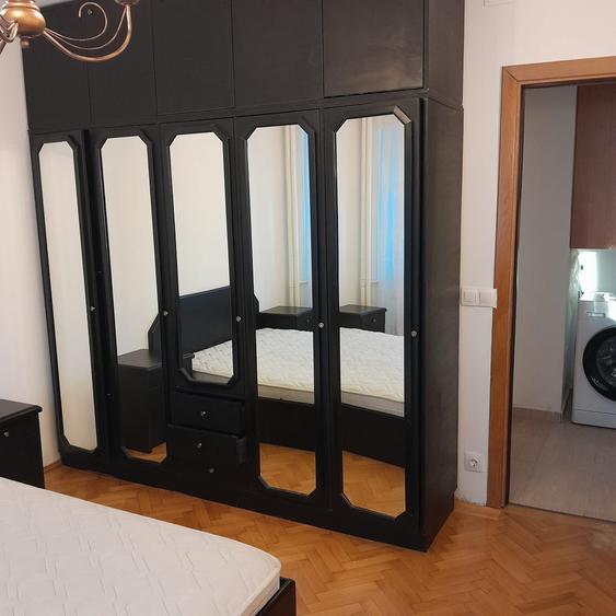 Apartament cu 3 camere semidecomandat în Banu Manta