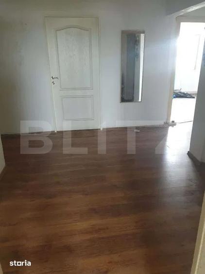 Apartament cu 4 camere decomandat în Micro 16