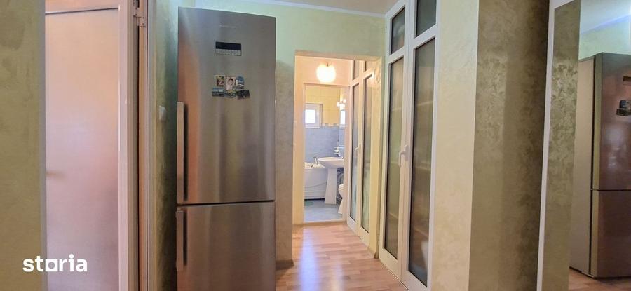 Apartament cu 2 camere decomandat în Micro 20