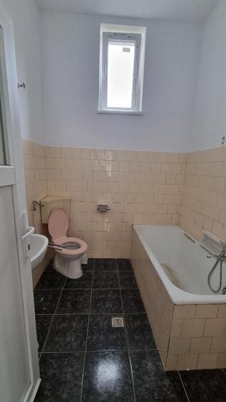 Casă individuală cu 7 camere cu Canalizare în Semicentral