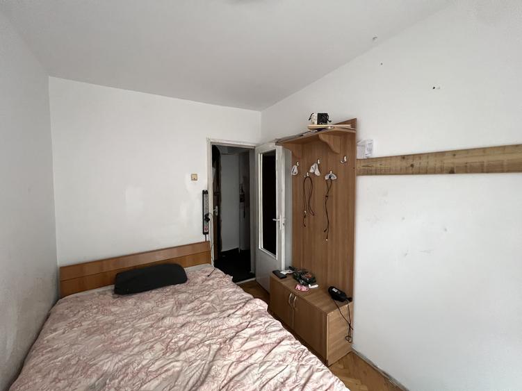 Apartament cu 3 camere nedecomandat, mobilat în Girocului