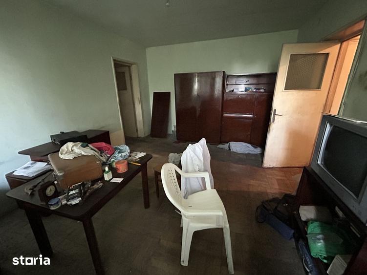 Apartament cu 3 camere semidecomandat în Podgoria