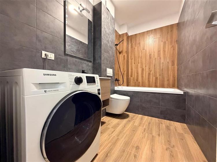 Apartament cu 3 camere decomandat, mobilat în Tractorul