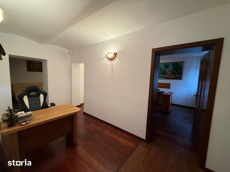 Spațiu comercial, de 90 mp, în Central