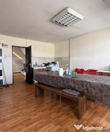 Apartament cu 7 camere decomandat în Central
