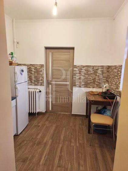 Casă individuală cu 3 camere cu Canalizare în Central
