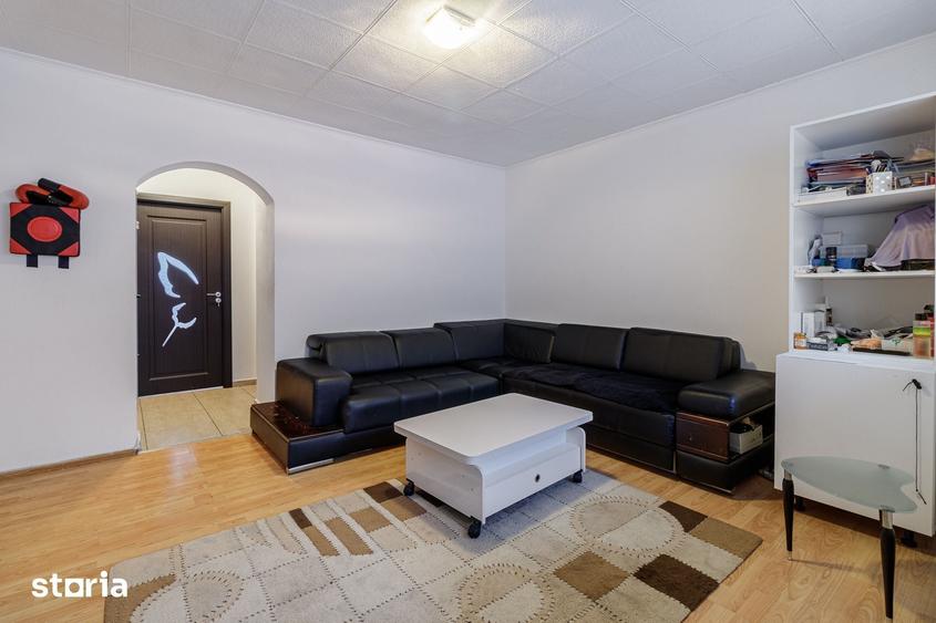 Apartament cu 3 camere în Drumul Taberei