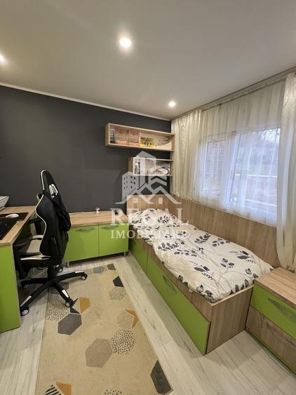 Casă individuală cu 7 camere cu Canalizare în Teliucu Inferior