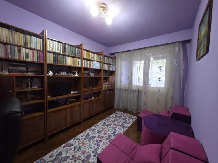 Apartament cu 4 camere decomandat, mobilat în Central