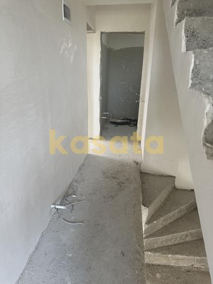Casă individuală cu 4 camere cu Canalizare în Sud
