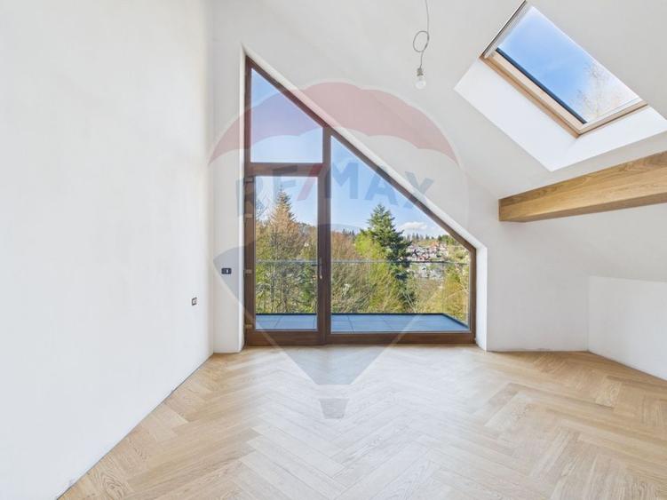 Apartament cu 4 camere decomandat în Calea Moroieni