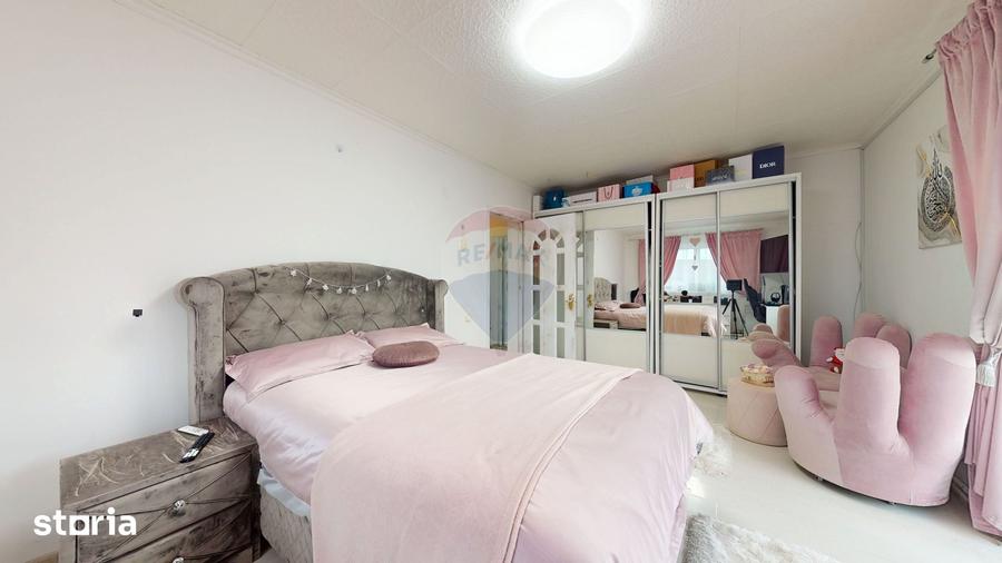 Casă cu 6 camere cu Teren 1075 Mp în Cristian
