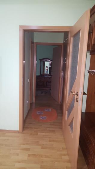 Apartament cu 3 camere semidecomandat în Lunei
