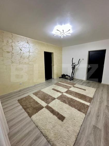 Apartament cu 3 camere semidecomandat, mobilat în Teilor