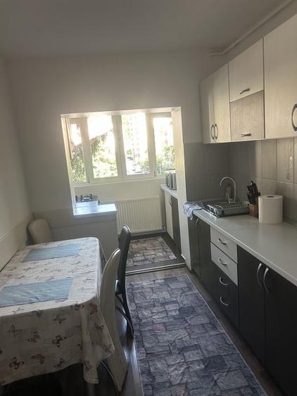 Apartament cu 3 camere decomandat în Drumul Carului
