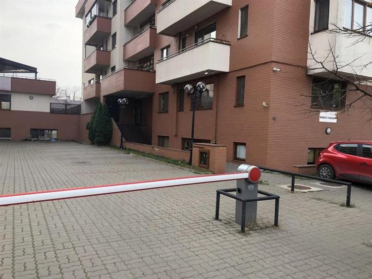 Apartament cu 3 camere decomandat, mobilat în Sisești