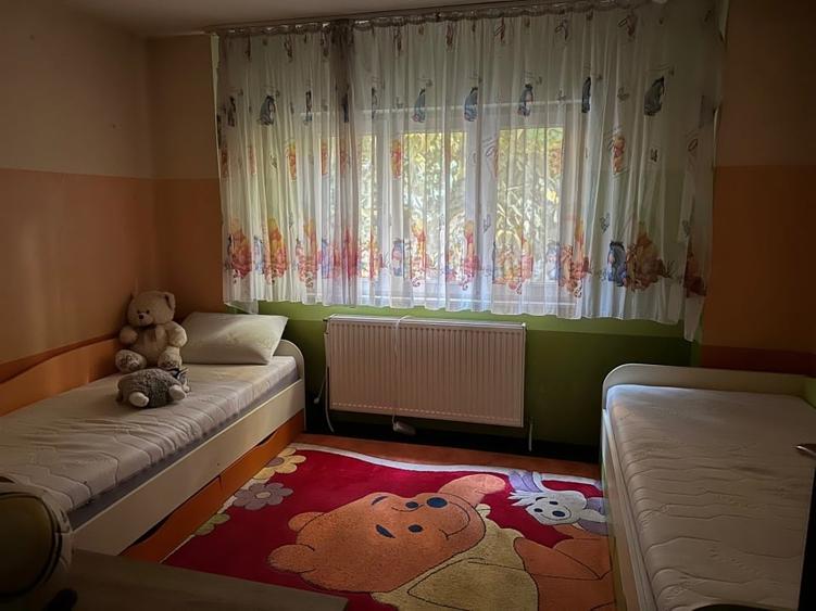 Apartament cu 3 camere decomandat, mobilat în Lunei