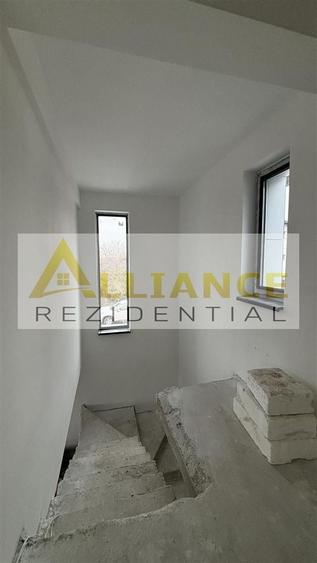 Casă individuală cu 3 camere decomandat cu Canalizare în Central