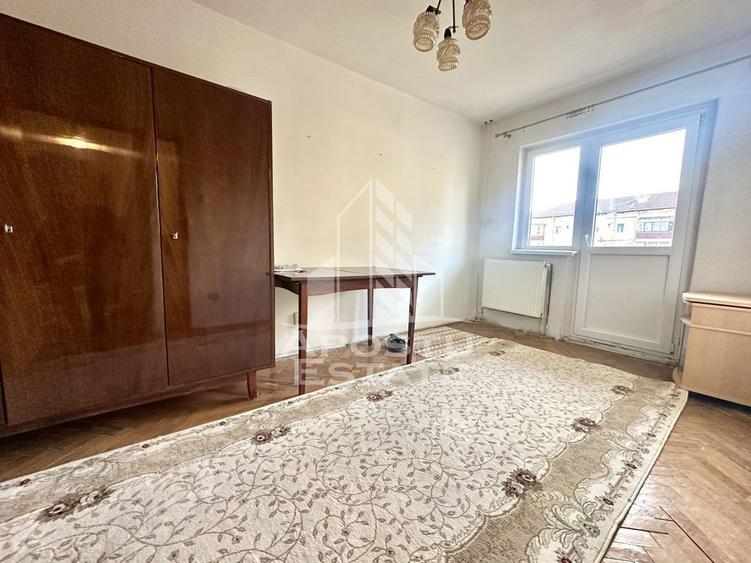 Apartament cu 4 camere decomandat, mobilat în Girocului