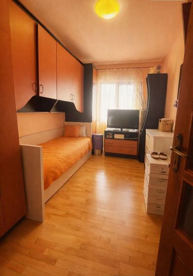 Apartament cu 3 camere decomandat în Lotus