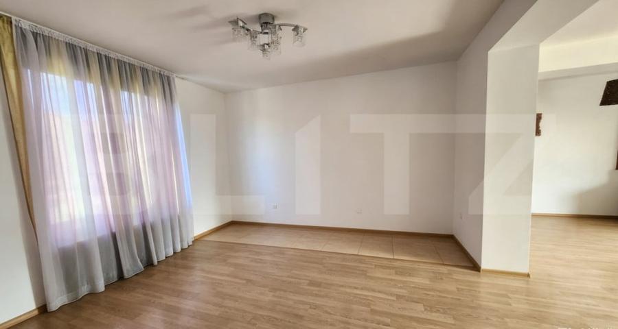 Apartament cu 3 camere, 80 mp, 3.000 mp teren, zona Reghin - 4