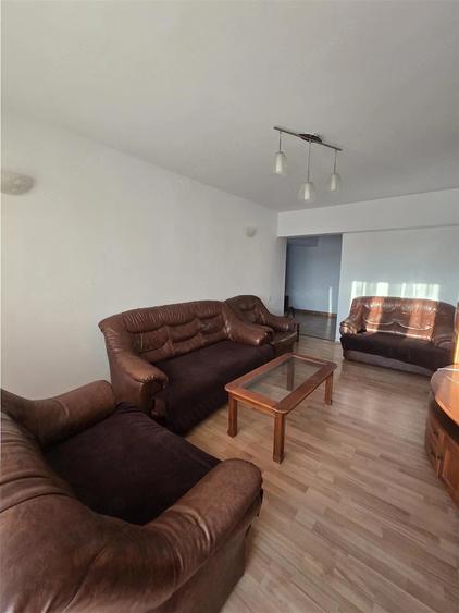 Apartament cu 4 camere decomandat în Berceni