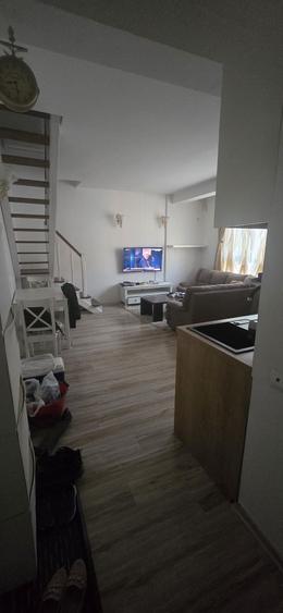 Apartament cu 3 camere decomandat în Apusului