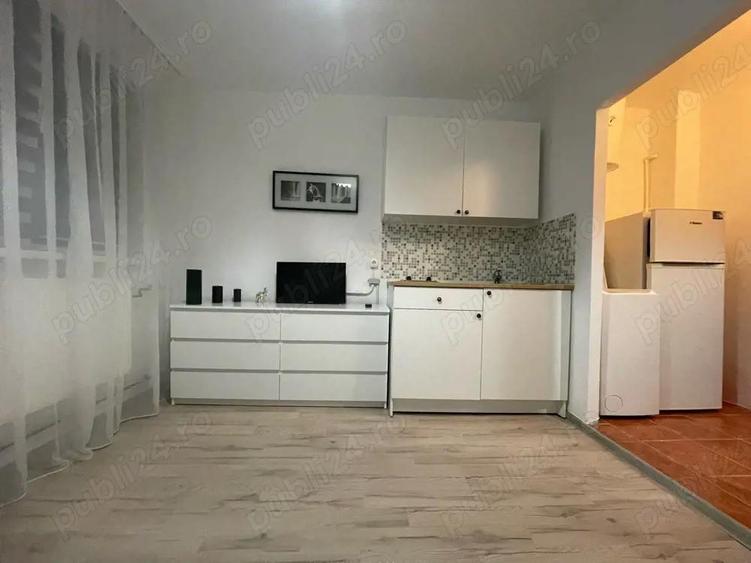 Garsonieră decomandată în Fizicienilor