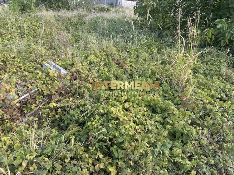 Teren Construcții intravilan de 432 mp, în Partoș