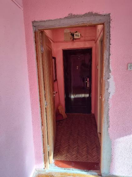 Apartament cu 2 camere semidecomandat în 1 Mai