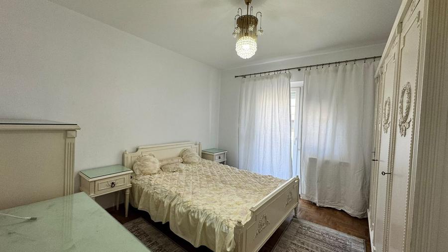 Apartament cu 3 camere decomandat în Decebal