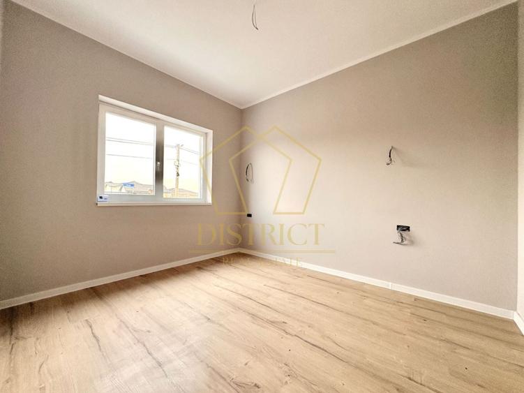 Duplex cu 4 camere cu Canalizare în Moșnița Veche