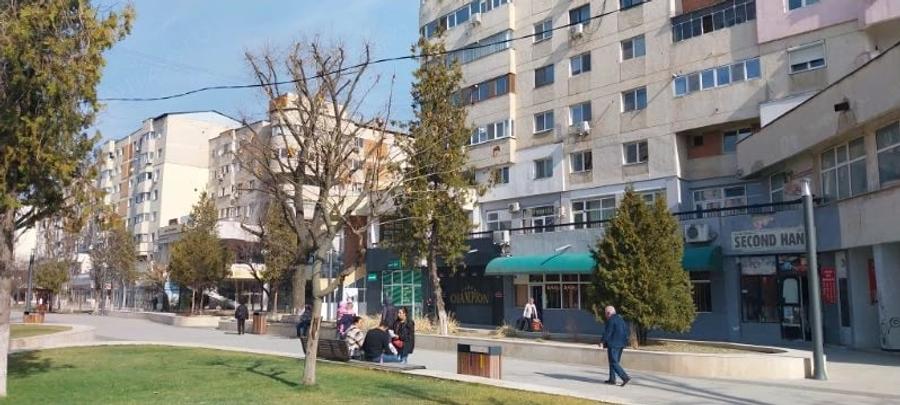 Spațiu comercial, de 1,500 mp, în Roșiori de Vede