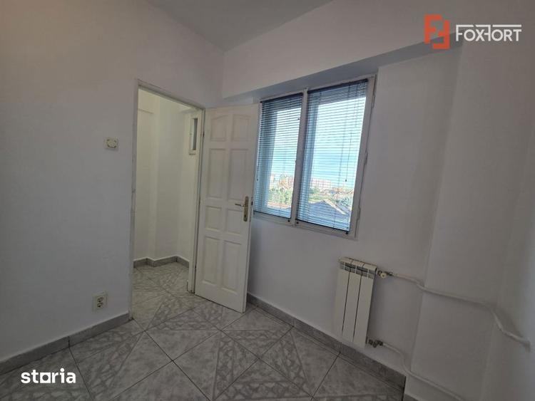 Apartament cu 4 camere decomandat în Intim