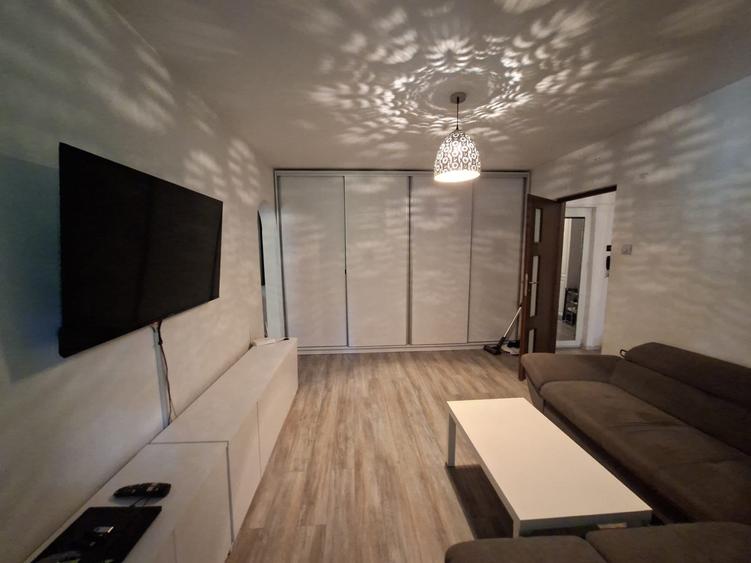 Apartament cu 2 camere decomandat în Olteniței