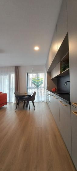 Apartament cu 3 camere semidecomandat în P-ta Presei Libere