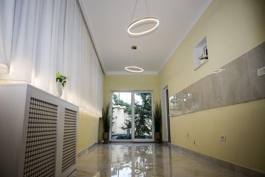 Apartament cu 4 camere decomandat în Central