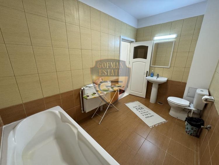 Casă individuală cu 12 camere cu Canalizare în I. C. Brătianu