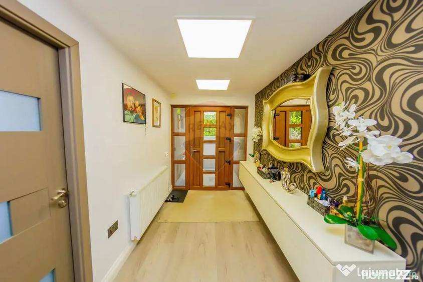 Casă cu 5 camere cu Teren 980 Mp în Bușag