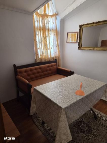Casă cu 10 camere cu Teren 100 Mp în Corbu