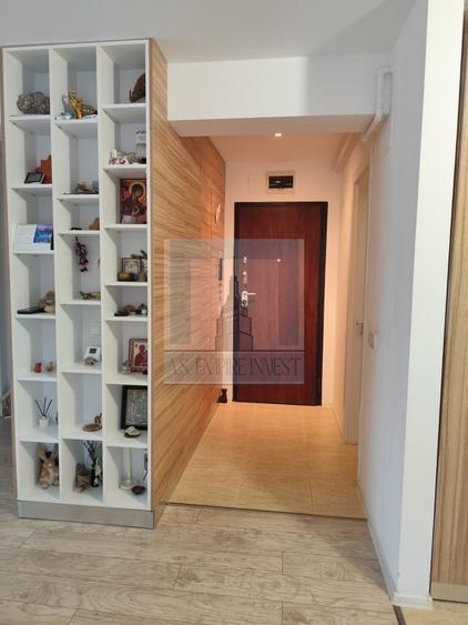 Apartament cu 2 camere semidecomandat, mobilat în Tractorul