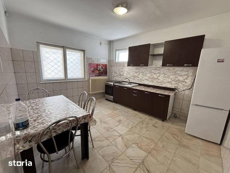 Casă cu 5 camere cu Teren 300 Mp în Vatra Luminoasă