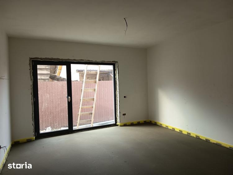 Casă cu 5 camere cu Teren 330 Mp în Central