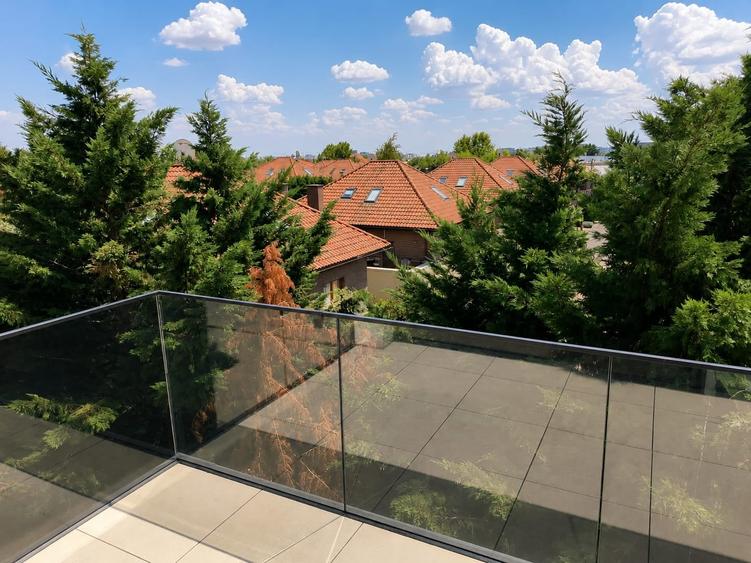 Apartament cu 3 camere în Iancu Nicolae